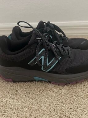 New Balance Women’s Sneakers‎